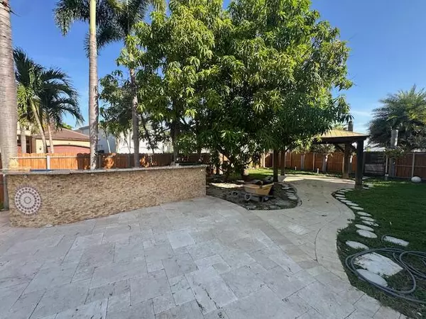 Miami, FL 33193,16344 SW 66th ST