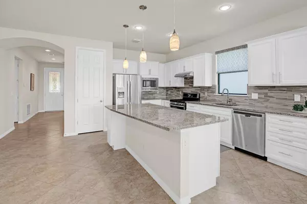 Port Saint Lucie, FL 34984,649 SE Monteiro DR