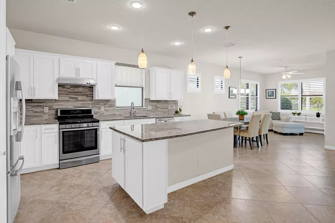 Port Saint Lucie, FL 34984,649 SE Monteiro DR