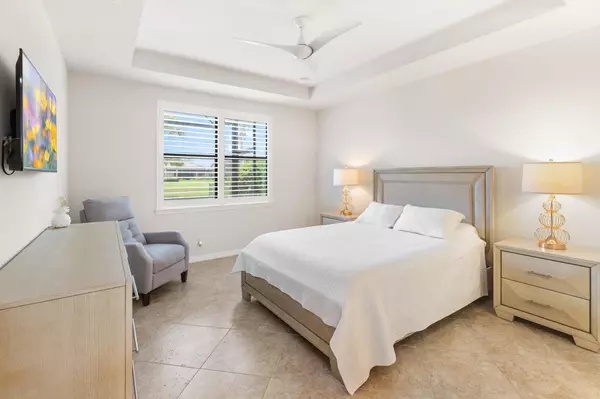 Port Saint Lucie, FL 34984,649 SE Monteiro DR