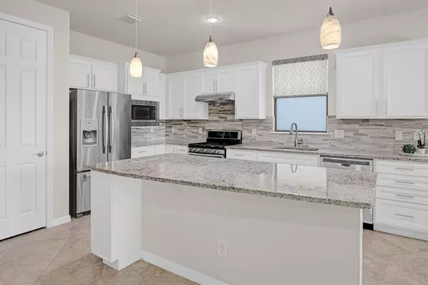 Port Saint Lucie, FL 34984,649 SE Monteiro DR