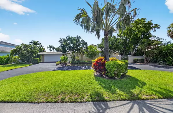 11814 N Lake DR, Boynton Beach, FL 33436