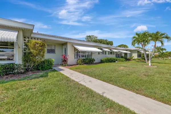 Fort Pierce, FL 34952,215 Manatee LN B