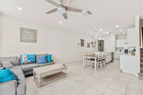 Palm Springs, FL 33406,2418 Post ST