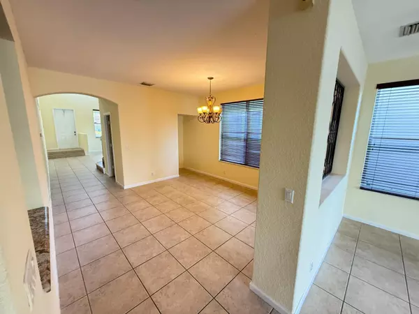 Lake Worth, FL 33463,5074 Massy DR