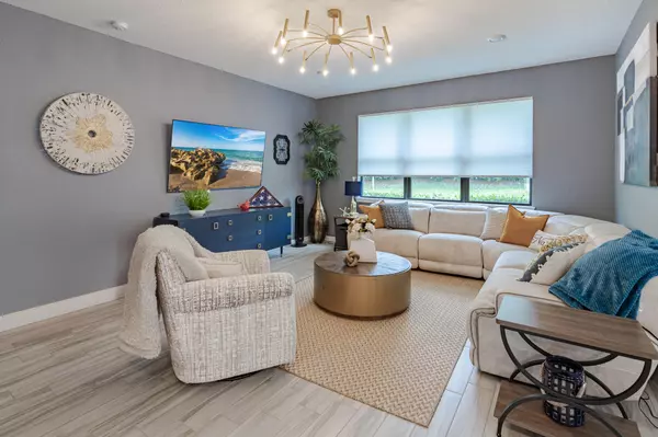 Port Saint Lucie, FL 34984,548 SE Villandry WAY