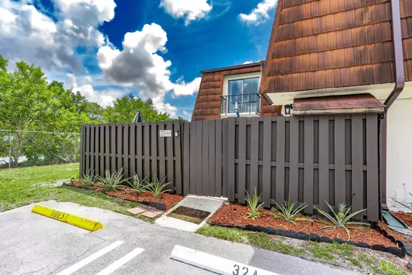 Greenacres, FL 33415,2140 White Pine CIR A