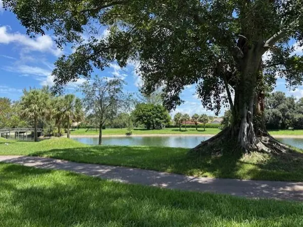 21902 Lake Forest CIR 106, Boca Raton, FL 33433