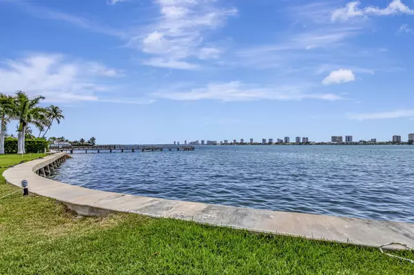 Riviera Beach, FL 33404,2936 Lake Shore DR 108
