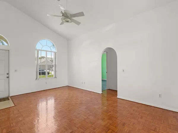 Port Saint Lucie, FL 34953,751 SE Majestic TER