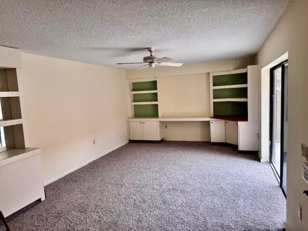Boynton Beach, FL 33436,217 Live Oak LN
