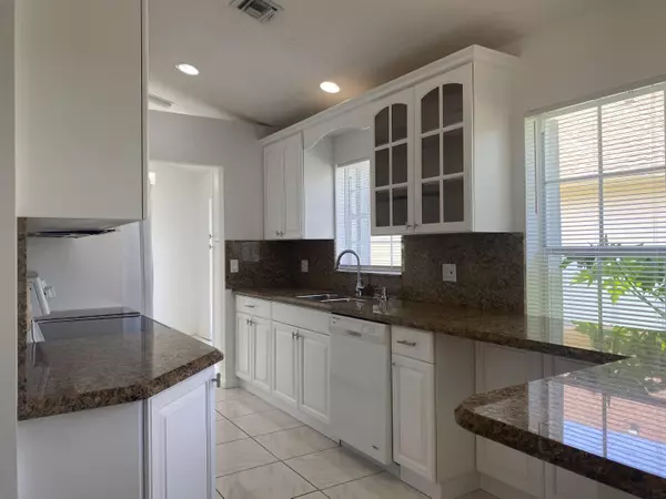 West Palm Beach, FL 33417,3830 Circle Lake DR