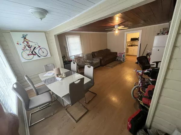 Riviera Beach, FL 33404,628 W 7th ST