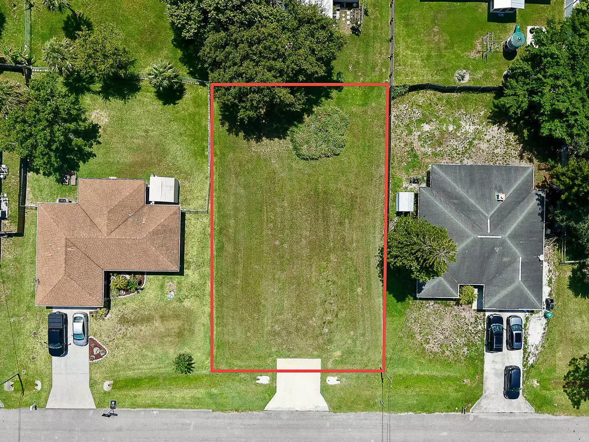 Fort Pierce, FL 34982,5909 Yucca DR