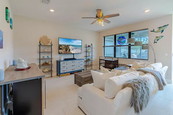 Port Saint Lucie, FL 34984,519 SE Villandry WAY