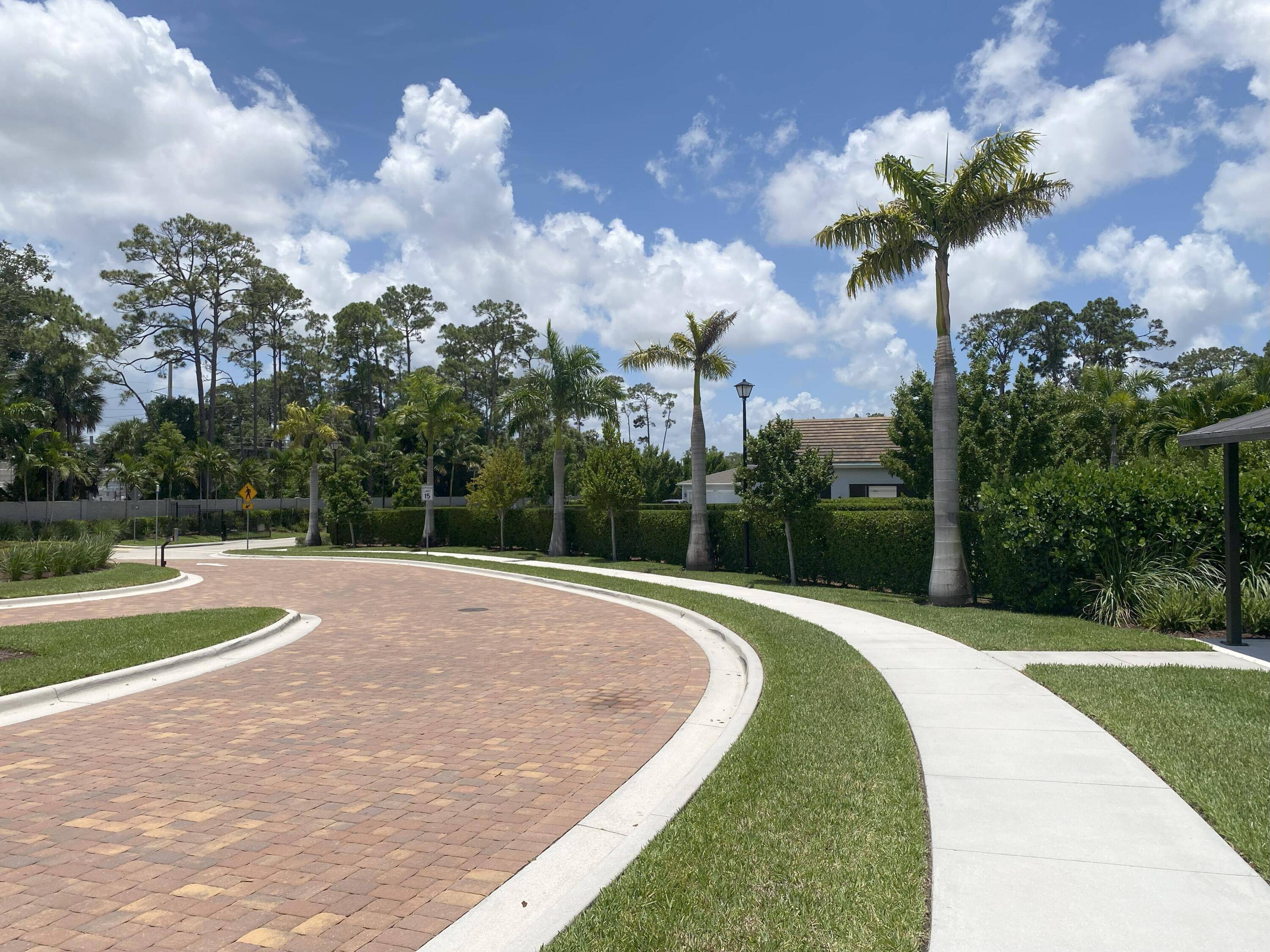 West Palm Beach, FL 33413,6668 Pointe Of Woods DR