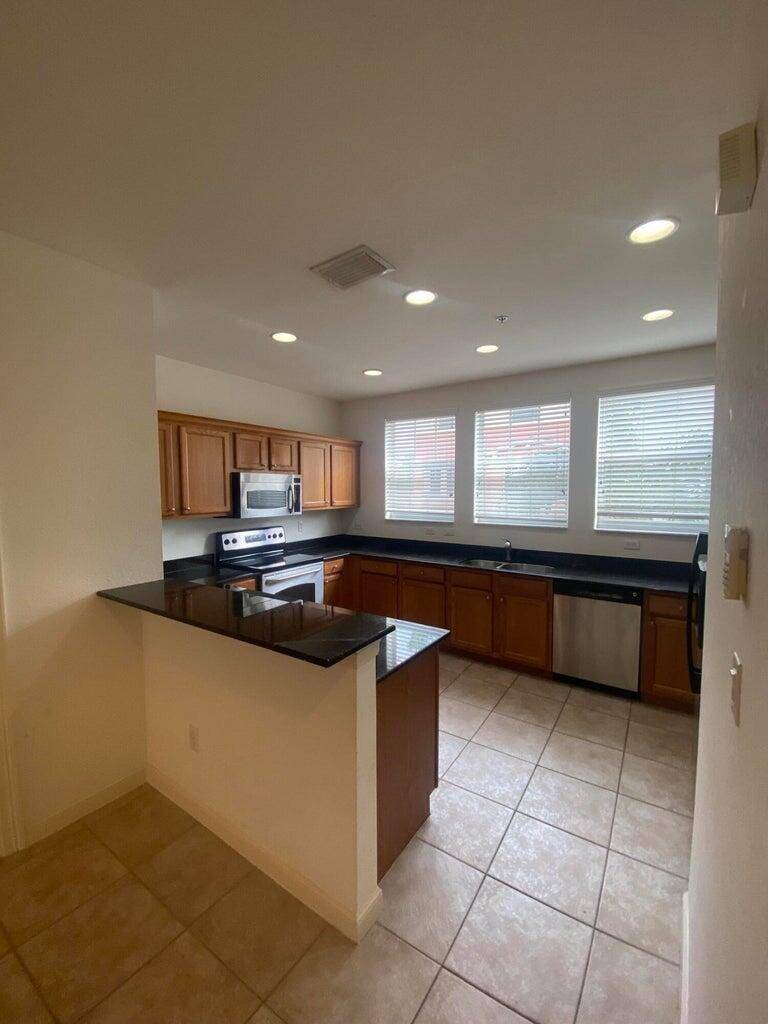 410 Amador LN 2, West Palm Beach, FL 33401