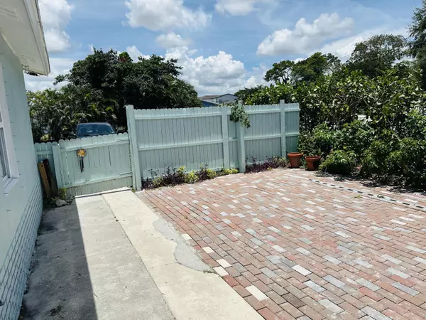 West Palm Beach, FL 33417,1520 Barbarie Ln LN