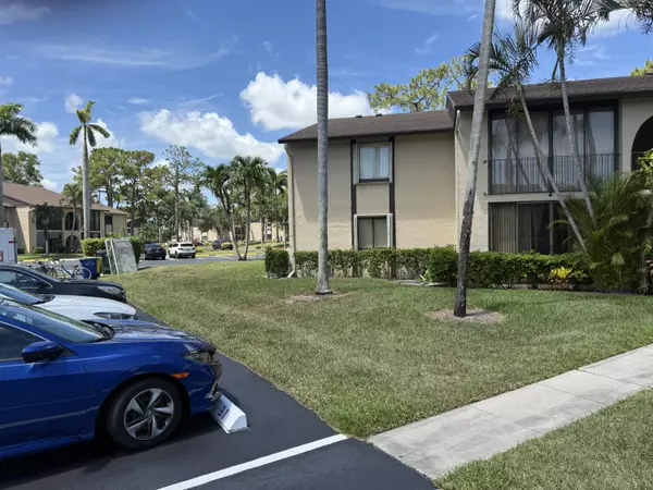 Greenacres, FL 33463,414 Pine Glen LN B-1