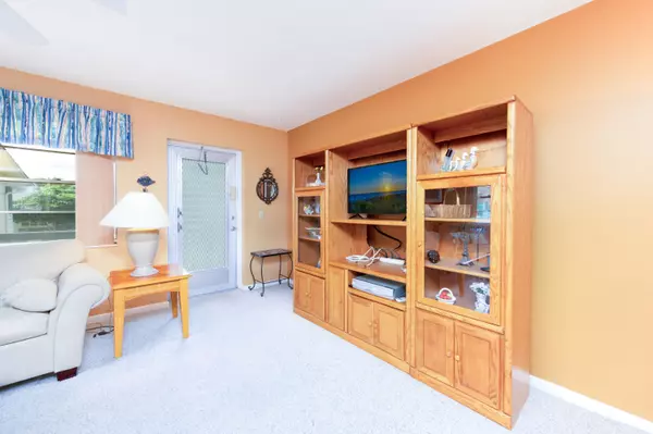 West Palm Beach, FL 33417,322 N Windsor 322