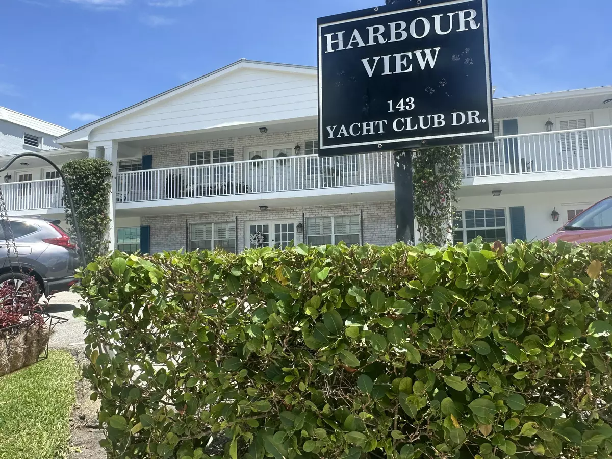 North Palm Beach, FL 33408,143 Yacht Club Drive DR 7