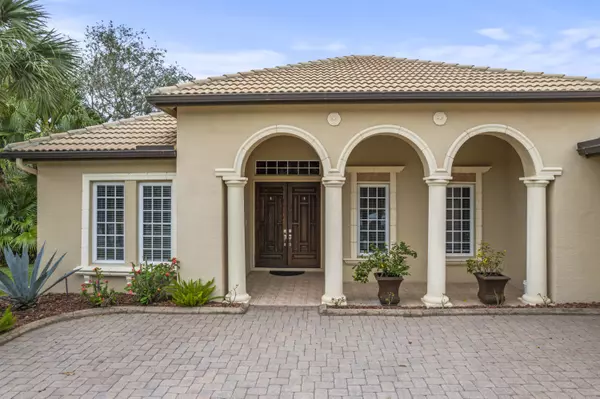 Port Saint Lucie, FL 34986,801 SW Classico CT