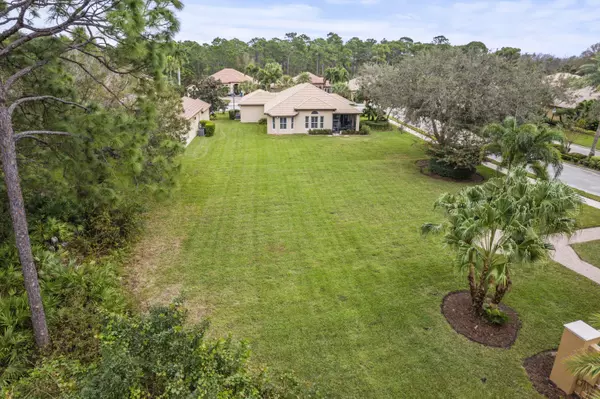 Port Saint Lucie, FL 34986,801 SW Classico CT