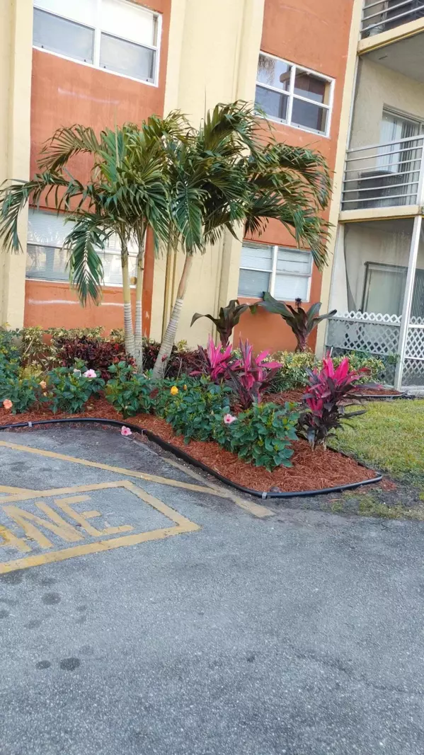 3710 NW 21st ST 214, Lauderdale Lakes, FL 33311