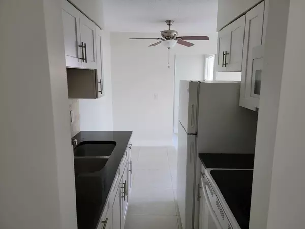 Lantana, FL 33462,620 S Broadway 9