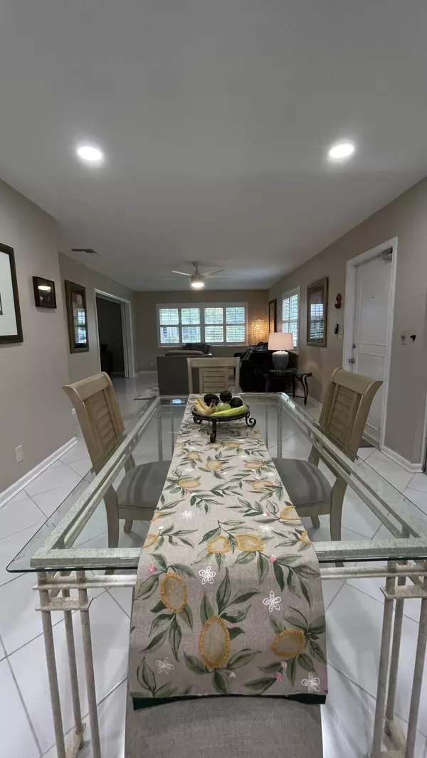 Boynton Beach, FL 33436,10140 S 44th DR 372