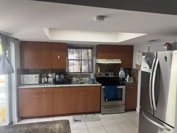 Lake Worth Beach, FL 33460,910 N F ST