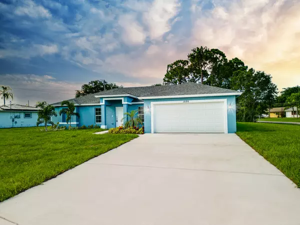 Palm Bay, FL 32909,1043 SE St Johns ST