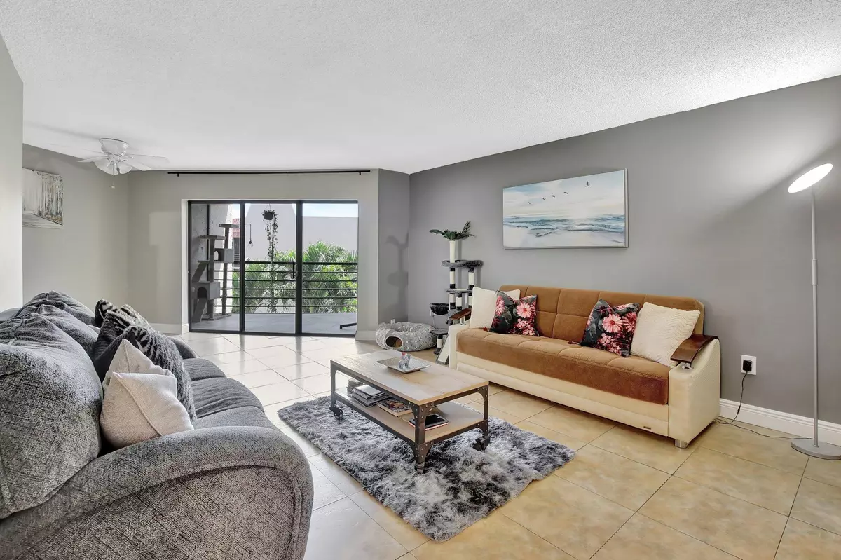Plantation, FL 33317,6855 W Broward BLVD 406