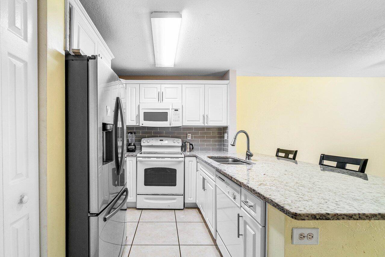 West Palm Beach, FL 33406,841 Summit Lake DR