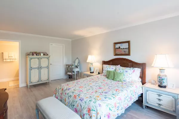 West Palm Beach, FL 33401,1801 S Flagler DR 205