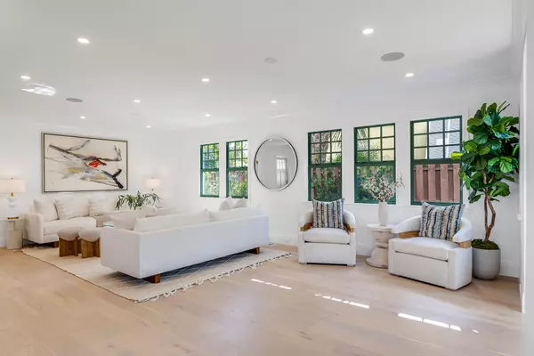 Palm Beach, FL 33480,211 Park AVE