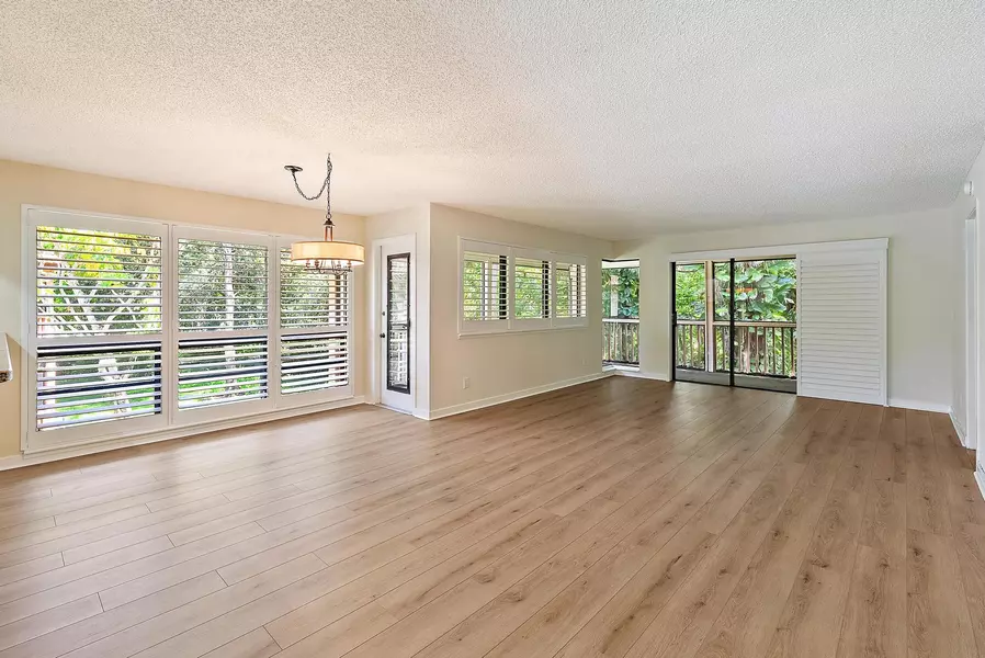 227 Brackenwood TER, Palm Beach Gardens, FL 33418