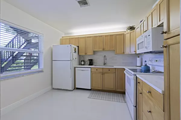 Jupiter, FL 33477,717 S Us Highway 1 108