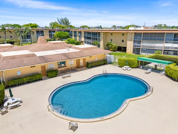 Palm Springs, FL 33461,500 Village Green CIR 311