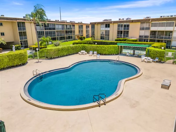 Palm Springs, FL 33461,500 Village Green CIR 311