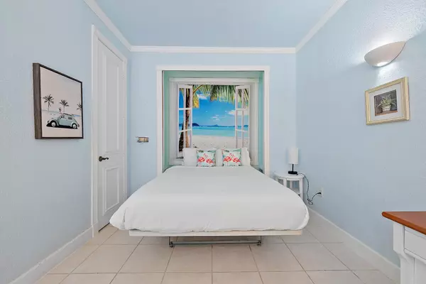 Palm Beach, FL 33480,235 Sunrise AVE 1050