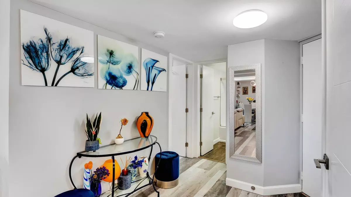 Delray Beach, FL 33444,955 Dotterel RD 2210