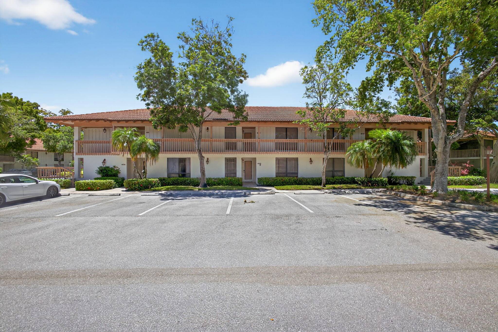 409 S Brackenwood LN, Palm Beach Gardens, FL 33418