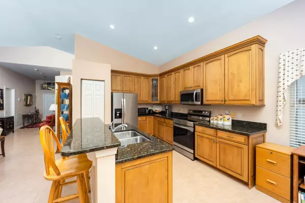 Stuart, FL 34997,4922 SE Devenwood WAY