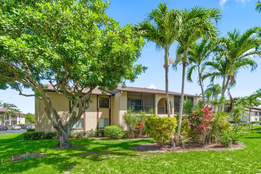 432 Pine Glen LN C-2, Greenacres, FL 33463