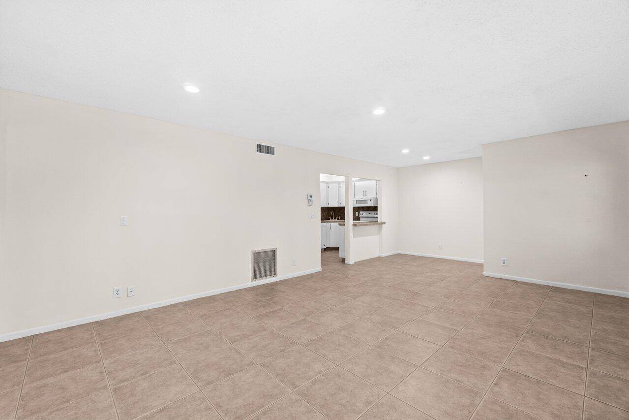 Greenacres, FL 33463,432 Pine Glen LN C-2