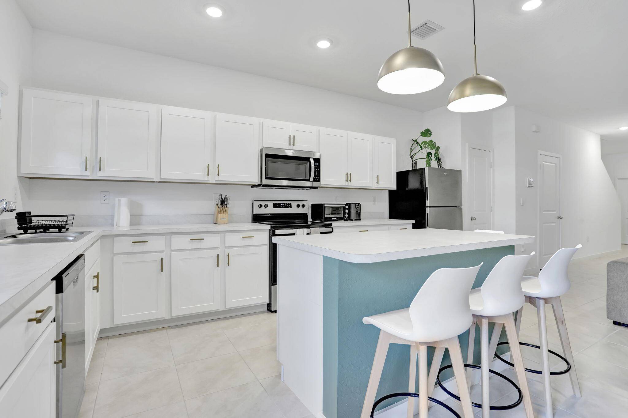 Pompano Beach, FL 33060,877 NW 3rd WAY