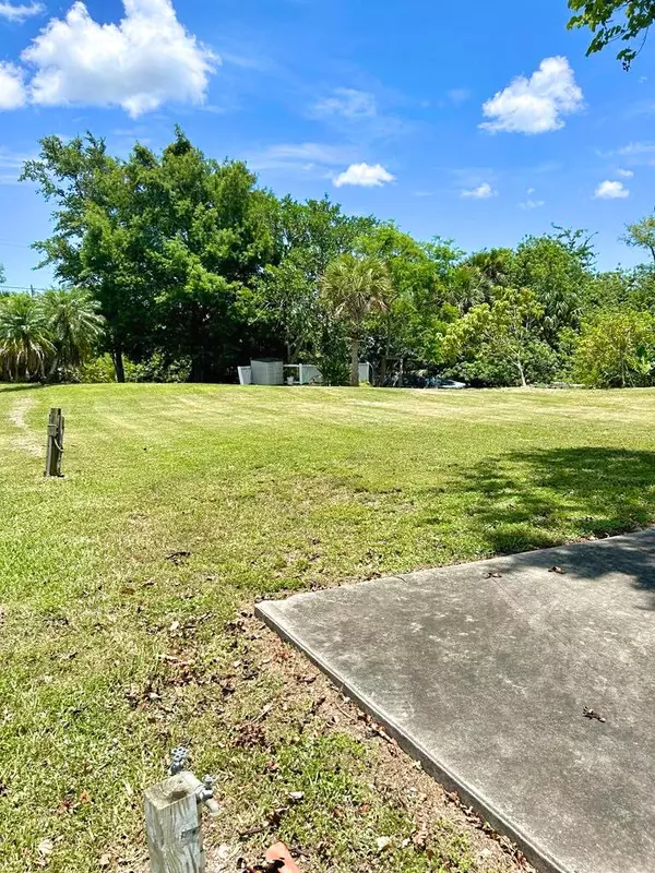 Moore Haven, FL 33471,823 Yacht Club