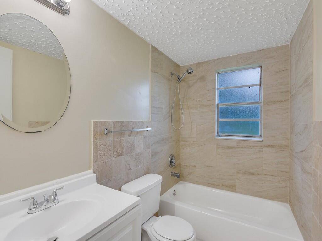 Fort Pierce, FL 34947,803 Hickory ST