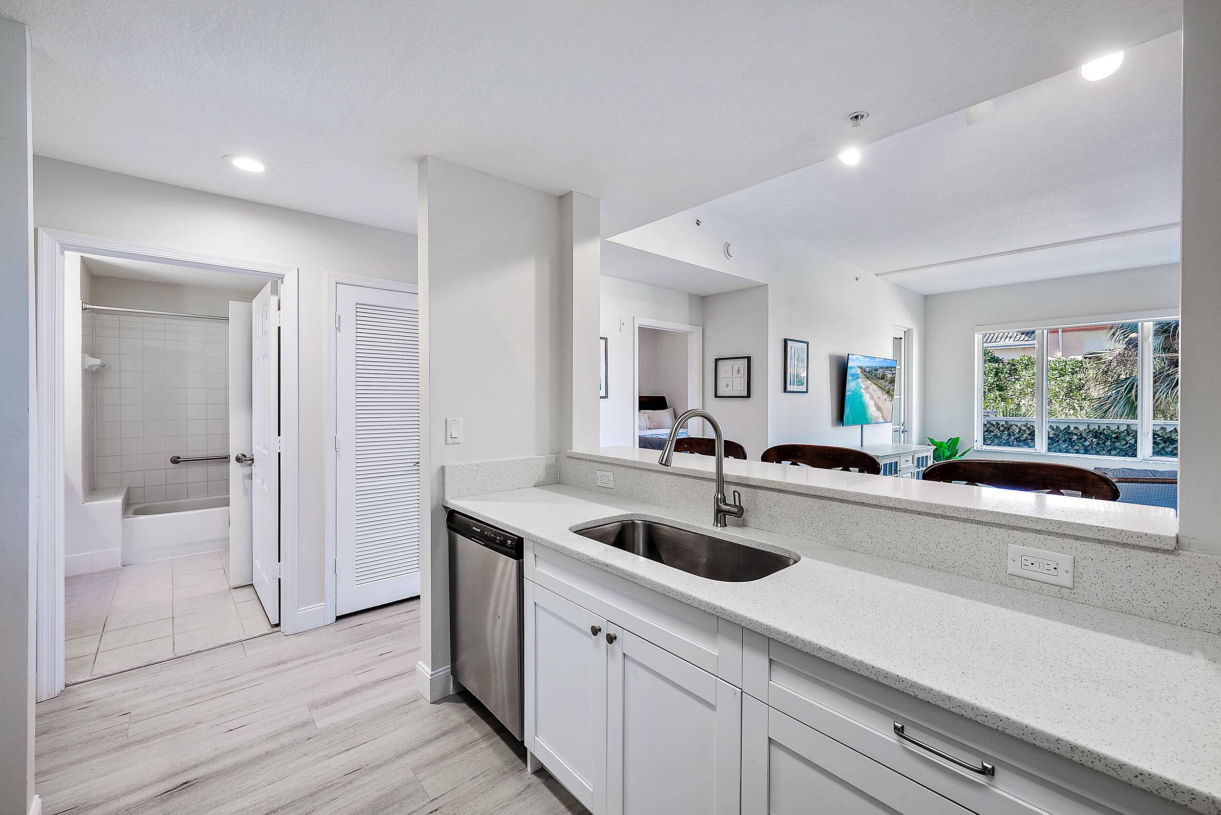 Jupiter, FL 33458,1203 Town Center DR 201